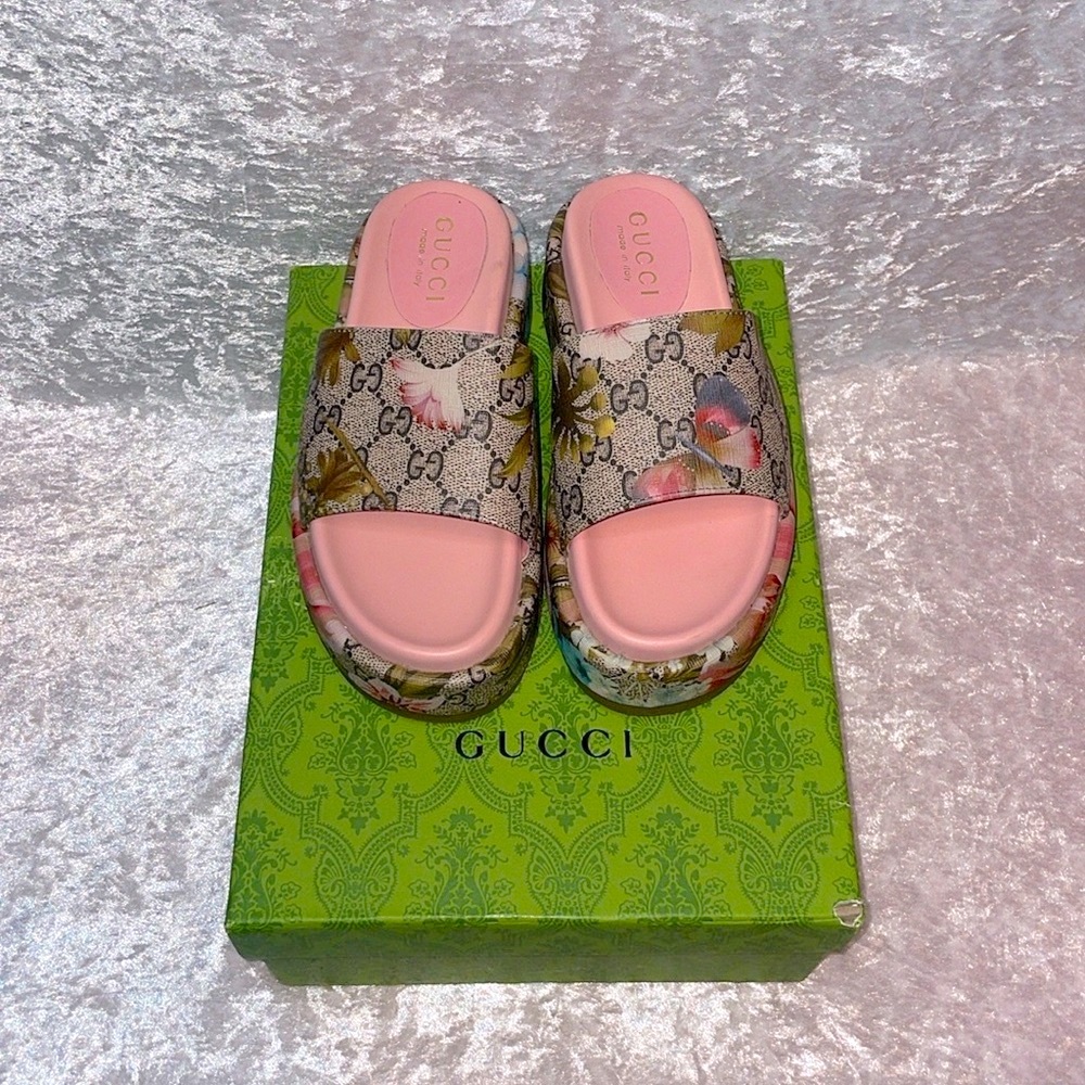 Gucci Floral Monogram Platform Slides in Beige and Pink. Box is not available - Picture 2 of 10